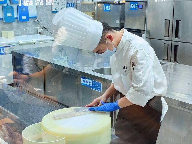 順德魚生獲全省首張餐飲服務(wù)認(rèn)證，引領(lǐng)高品質(zhì)餐飲“盲選”時(shí)代